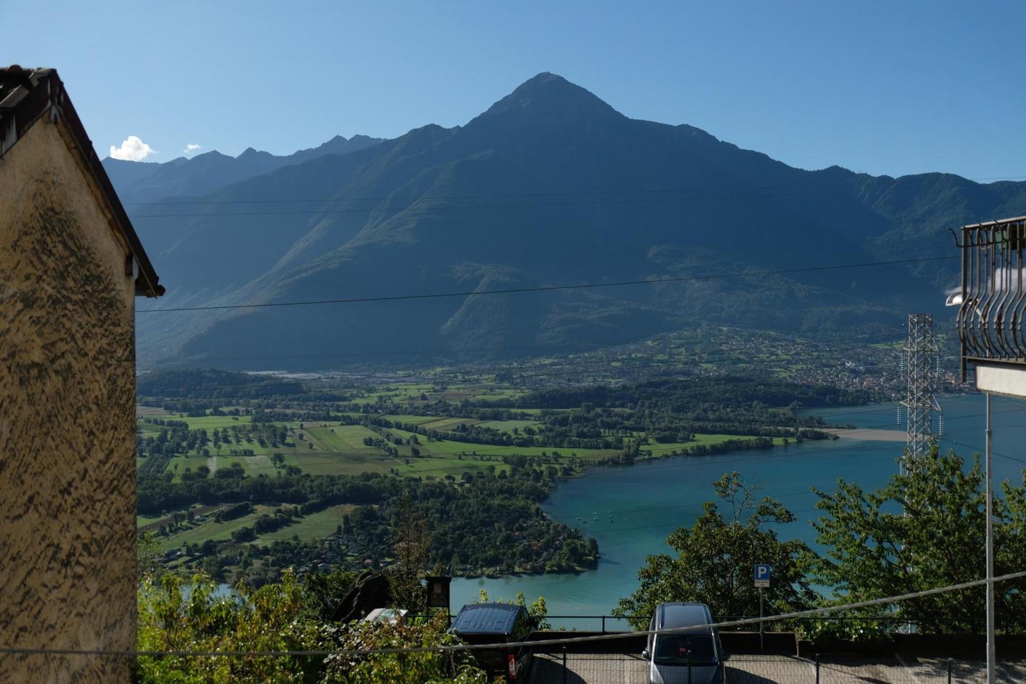 Appartamenti Montemezzo Le Case In Pietra Vista Lago Gera Lario Exterior photo